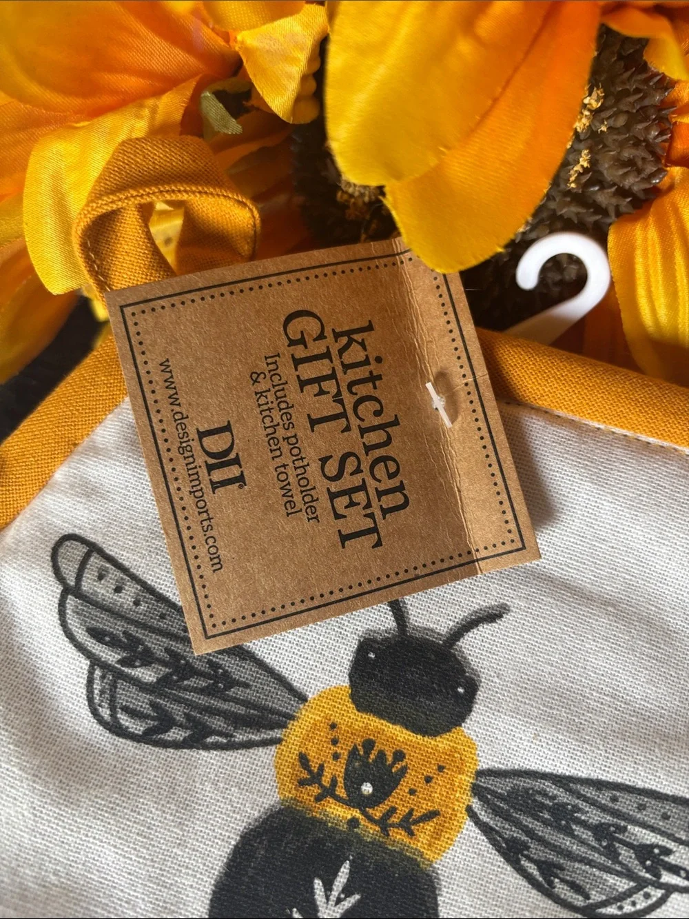 Bee Kind Hexagon Oven Mitt and Kitchen Towel Set